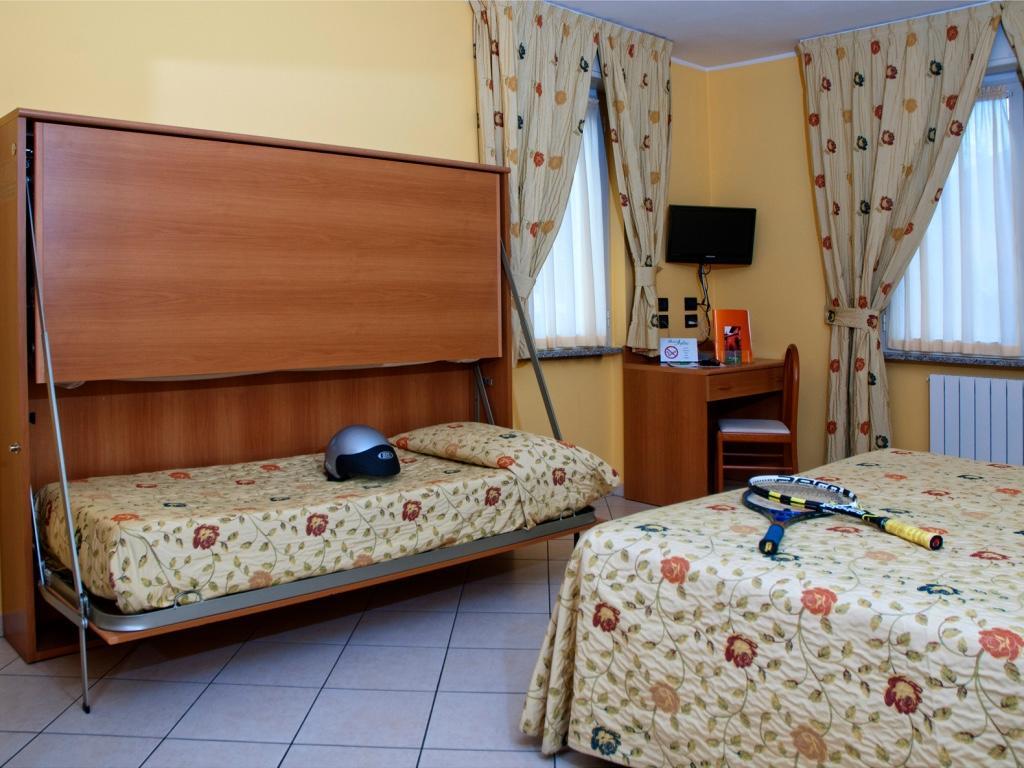 Hotel Agata Biella Bagian luar foto